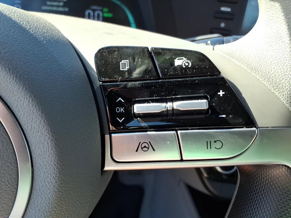 Used 2025 Hyundai Elantra Blue w/ Cargo Package image 19