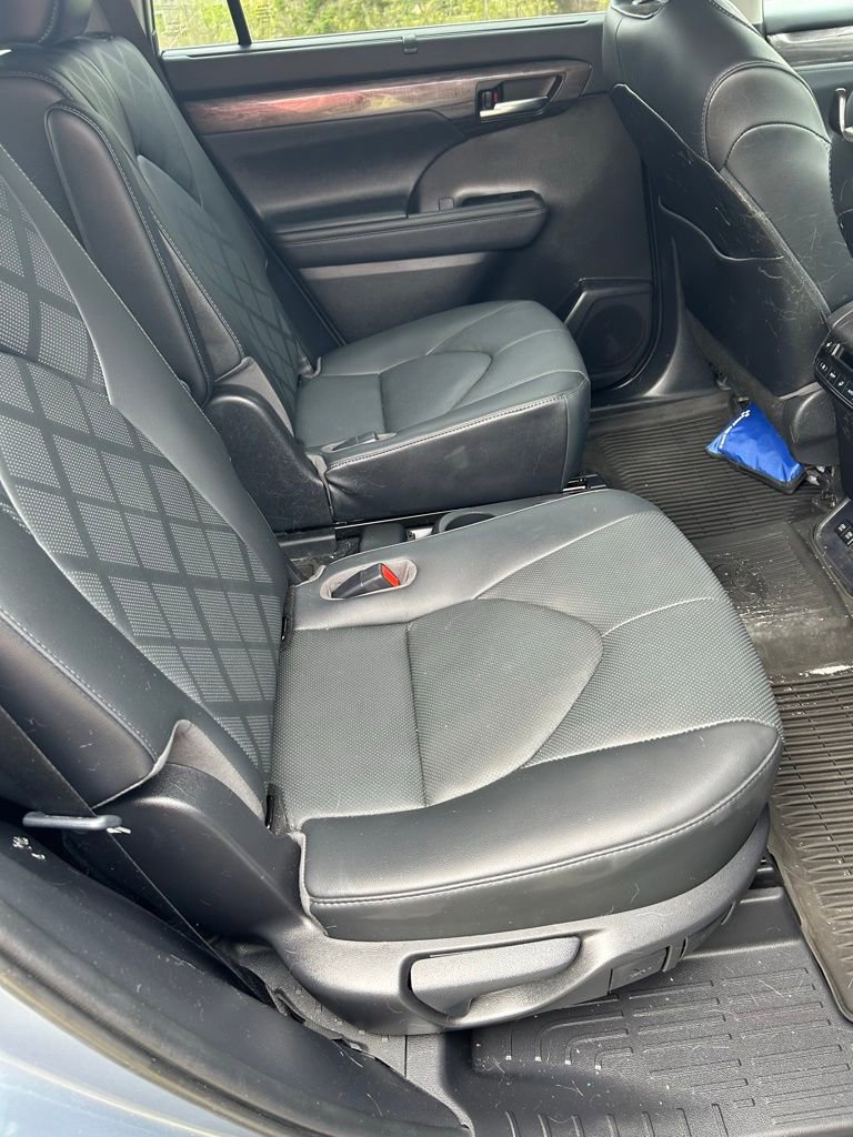 Used 2020 Toyota Highlander Platinum AWD/4WD image 2