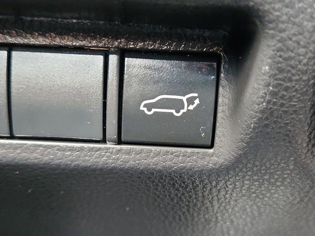 Used 2021 Toyota RAV4 SE image 30