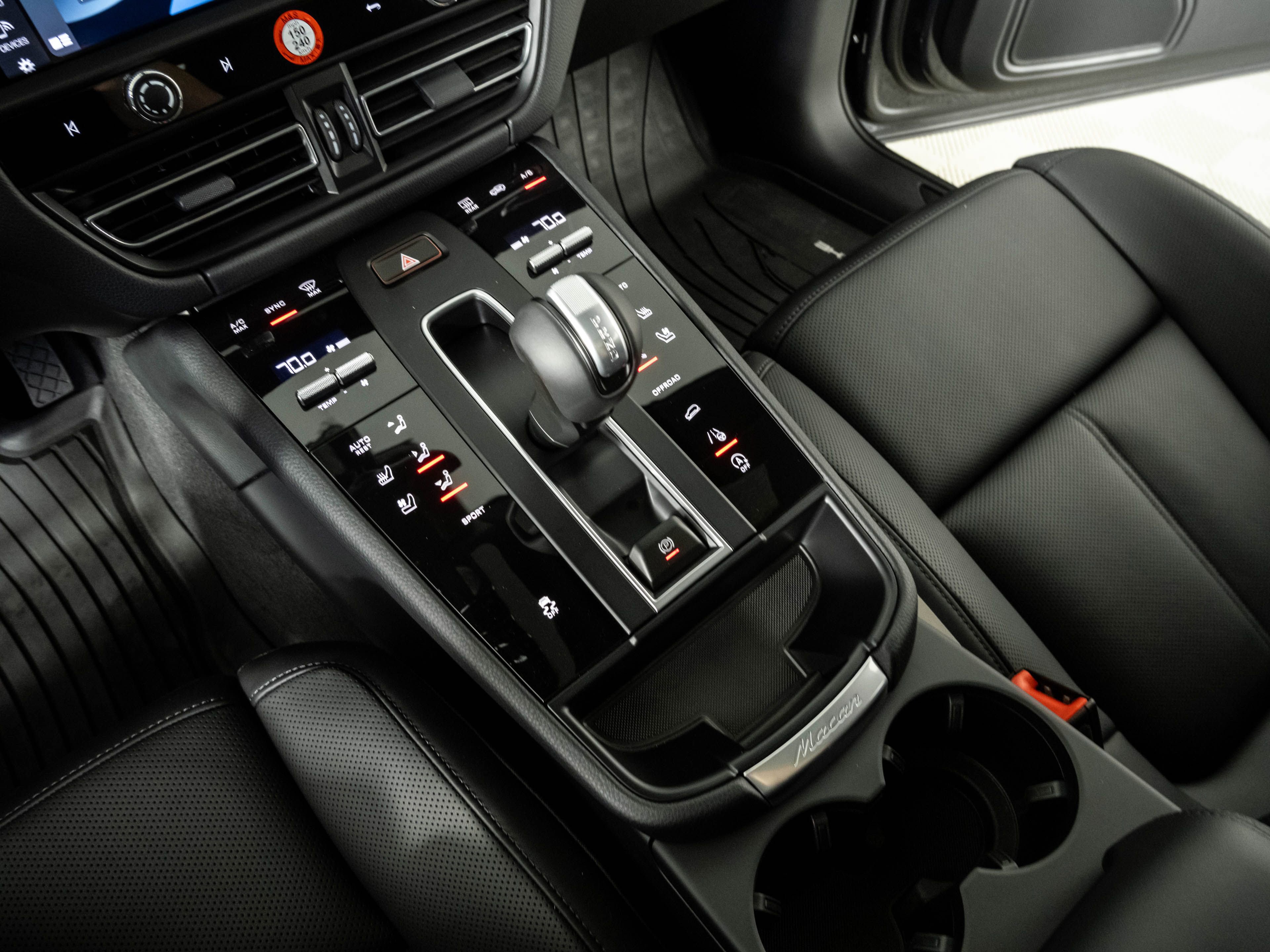 New 2026 Porsche Macan AWD/4WD image 18