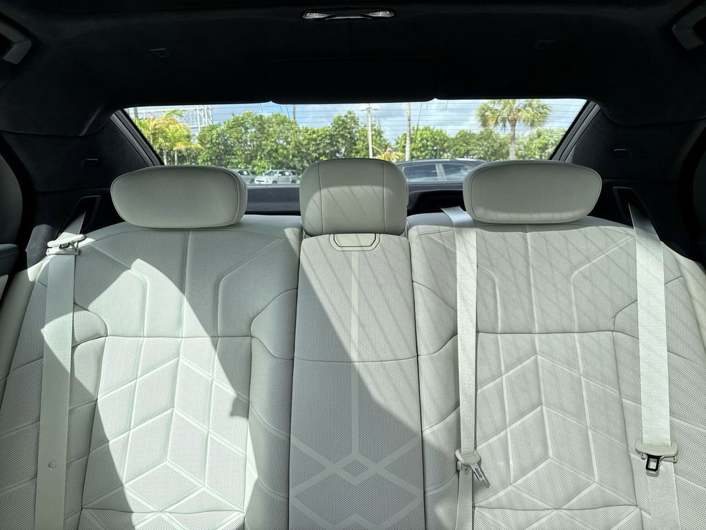 Used 2023 BMW 760i xDrive image 18