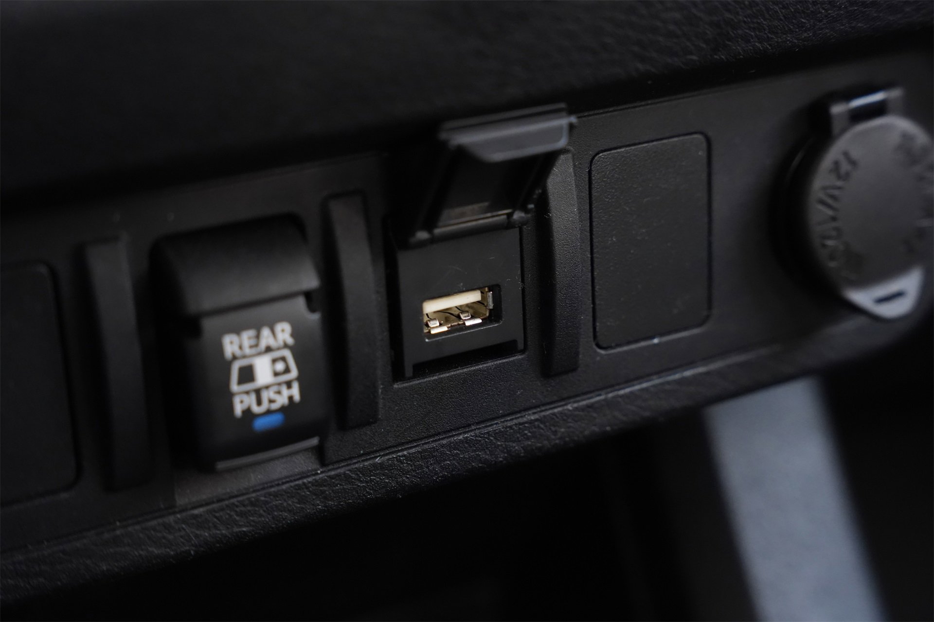 Used 2022 Toyota Tacoma SR5 w/ Technology Package image 15