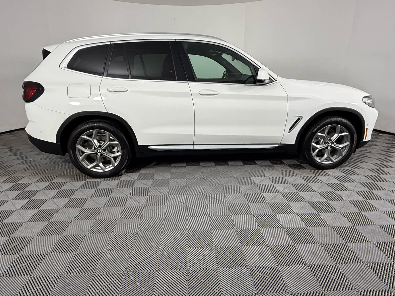 Used 2023 BMW X3 xDrive30i image 4