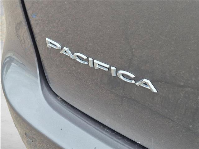 Used 2018 Chrysler Pacifica Limited w/ Advanced Safetytec Group FWD image 12