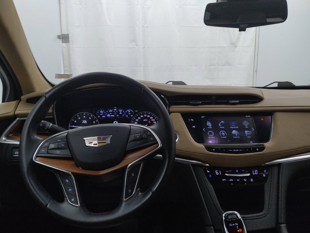 Used 2017 Cadillac XT5 Platinum w/ Driver Assist Package image 22