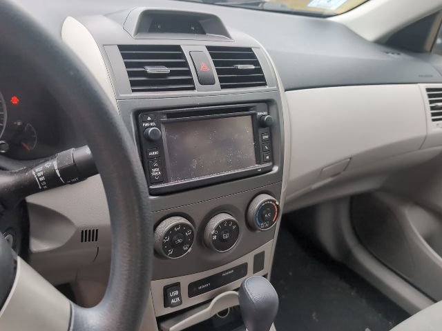 Used 2013 Toyota Corolla LE FWD image 7