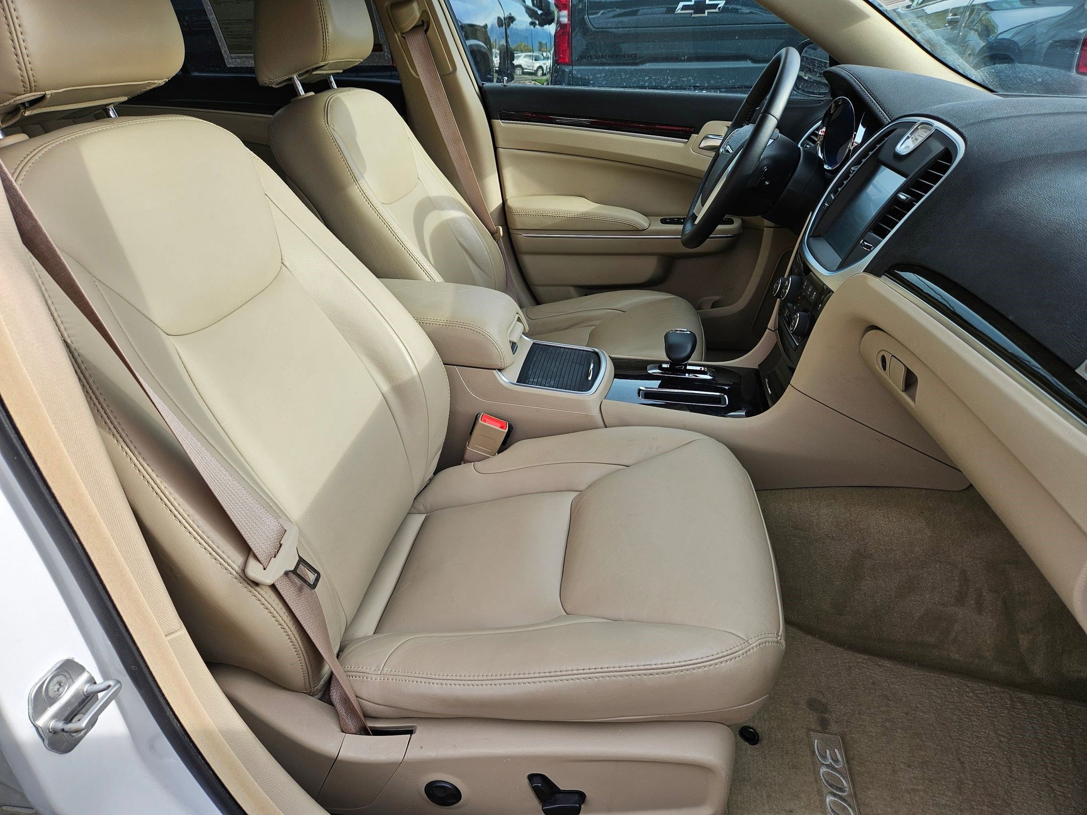 Used 2013 Chrysler 300 w/ Driver Convenience Group image 30