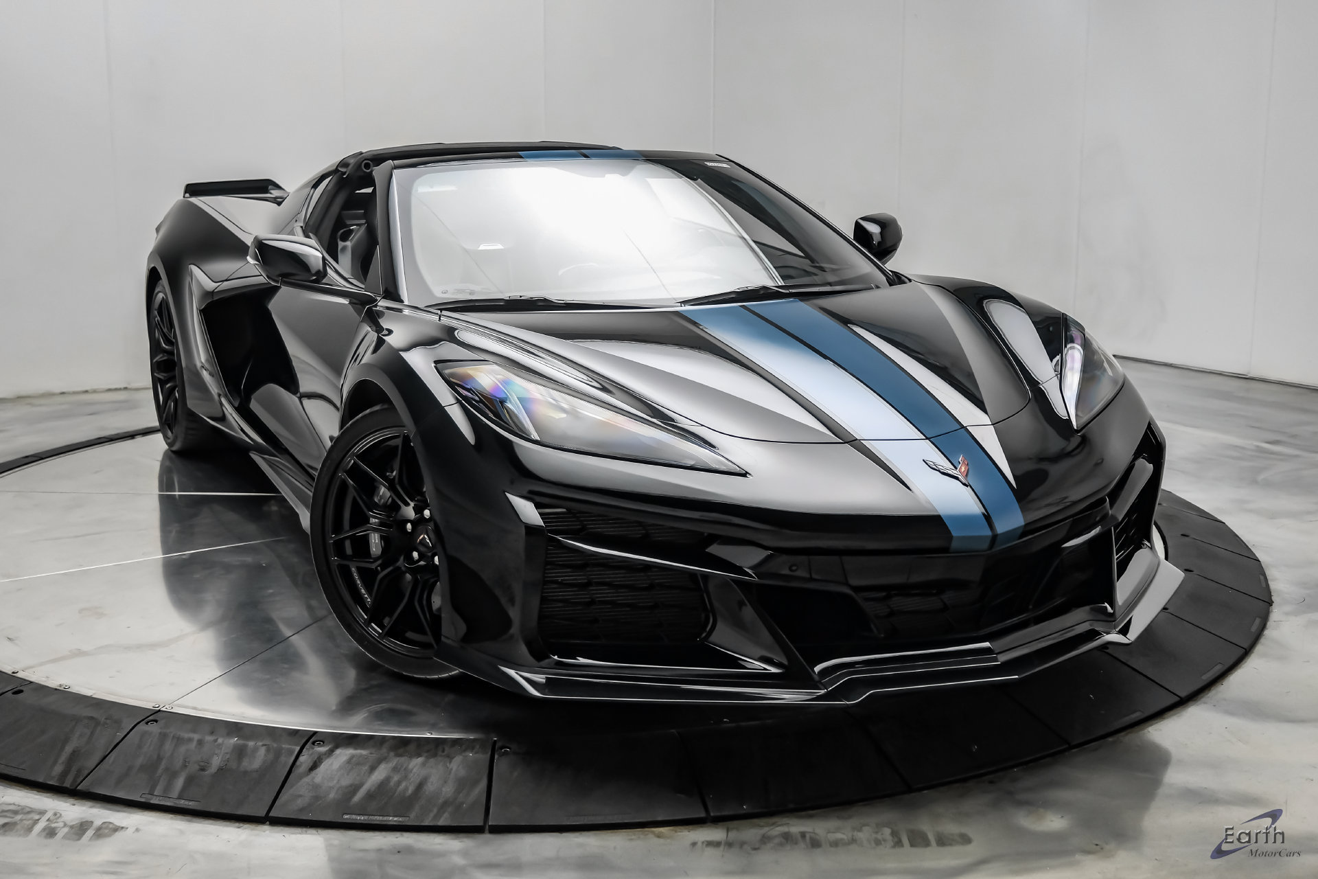 Used 2023 Chevrolet Corvette Z06 w/ Stealth Interior Trim Package RWD image 33