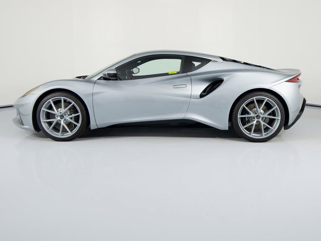 Used 2025 Lotus Emira image 8
