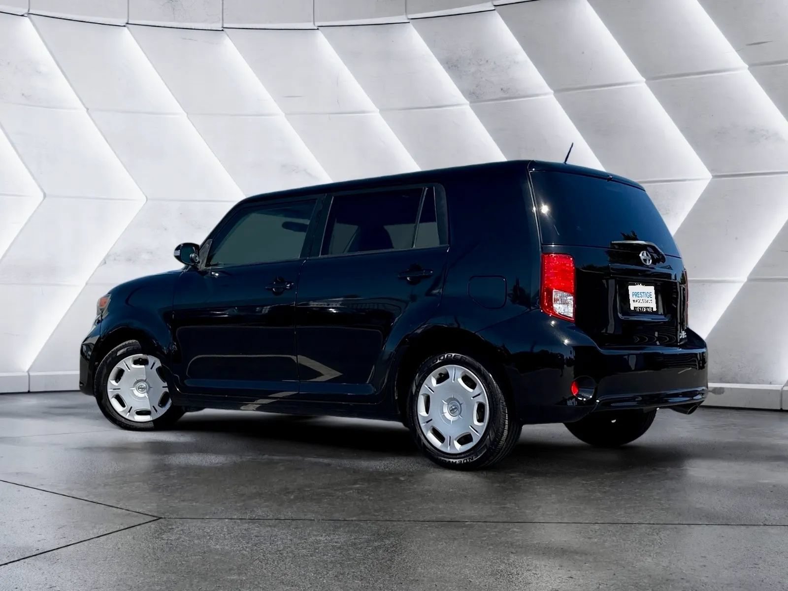 Used 2014 Scion xB FWD image 6