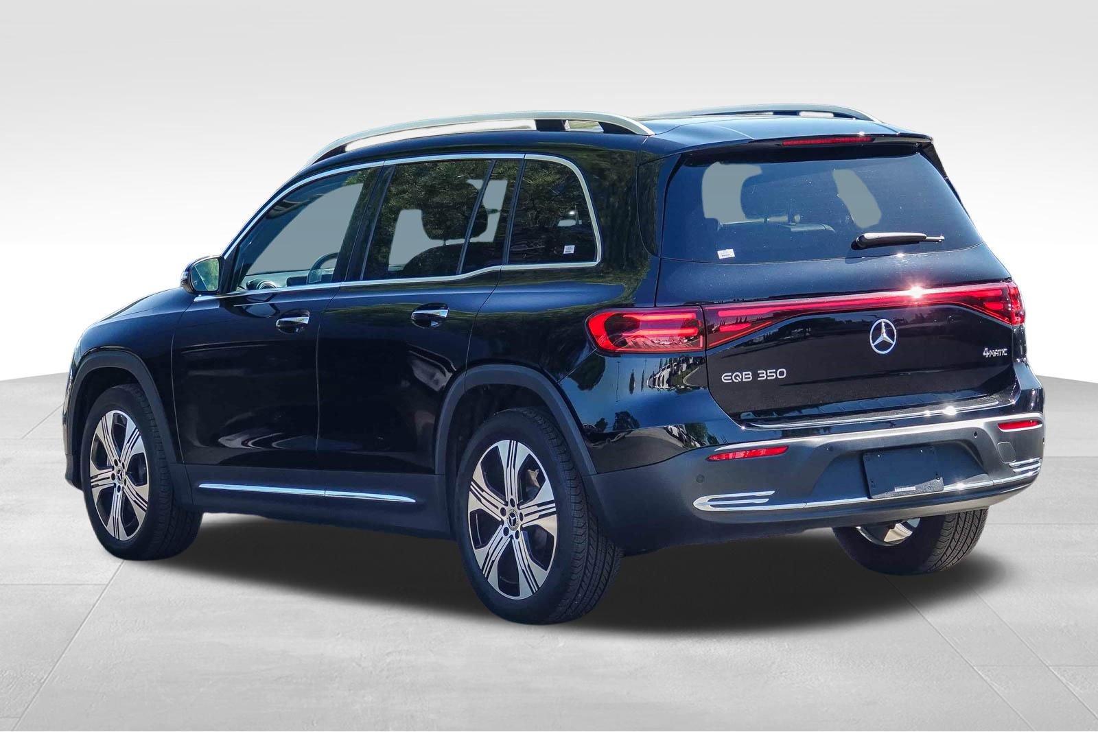 Used 2024 Mercedes-Benz EQB 350 4MATIC SUV image 5