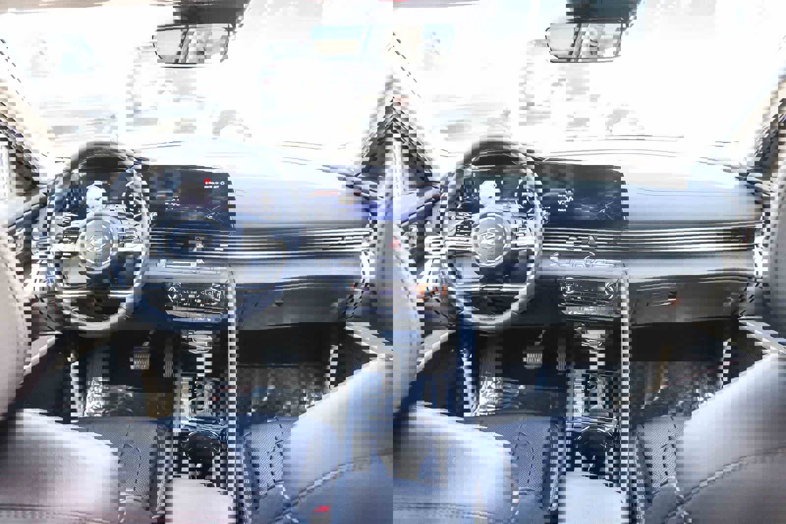 Certified 2023 Hyundai Elantra Limited w/ Cargo Package image 11