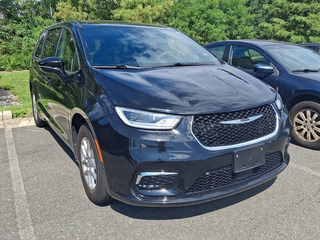 Used 2025 Chrysler Pacifica Select FWD image 3