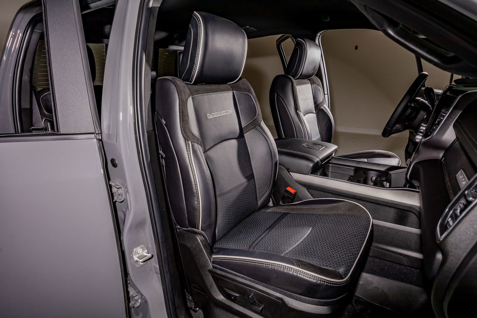 Used 2025 RAM 3500 Laramie w/ Night Edition image 31