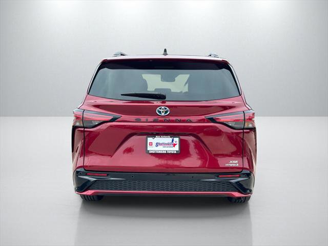 Certified 2022 Toyota Sienna XSE image 6