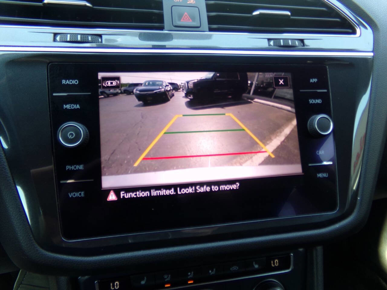 Used 2021 Volkswagen Tiguan SE image 59