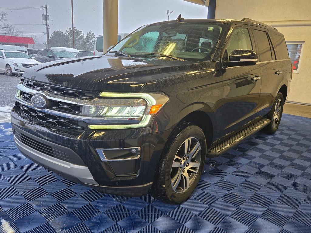 Used 2024 Ford Expedition Limited image 4