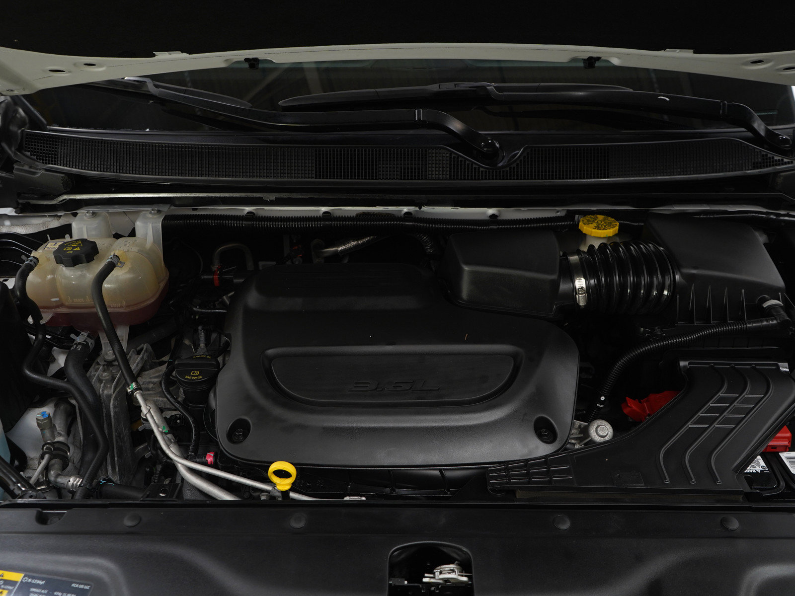 Used 2024 Chrysler Pacifica Limited FWD image 32