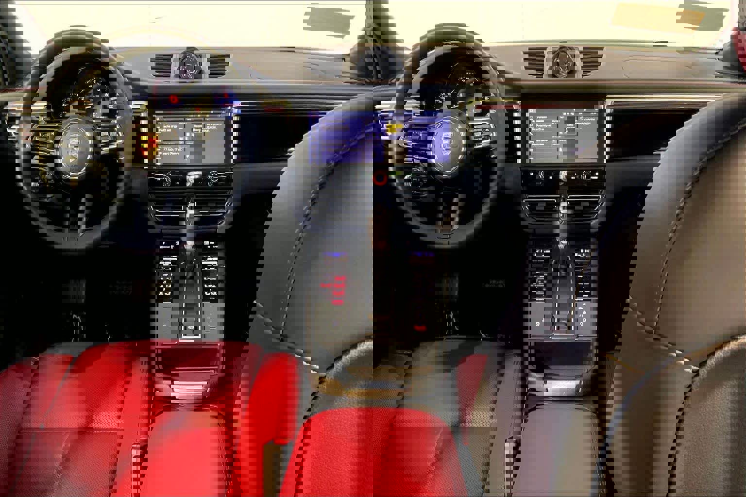 Used 2025 Porsche Macan image 14