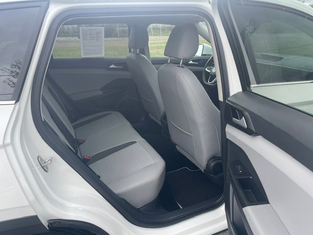 Used 2023 Volkswagen Taos SE w/ Panoramic Sunroof Package AWD/4WD image 11