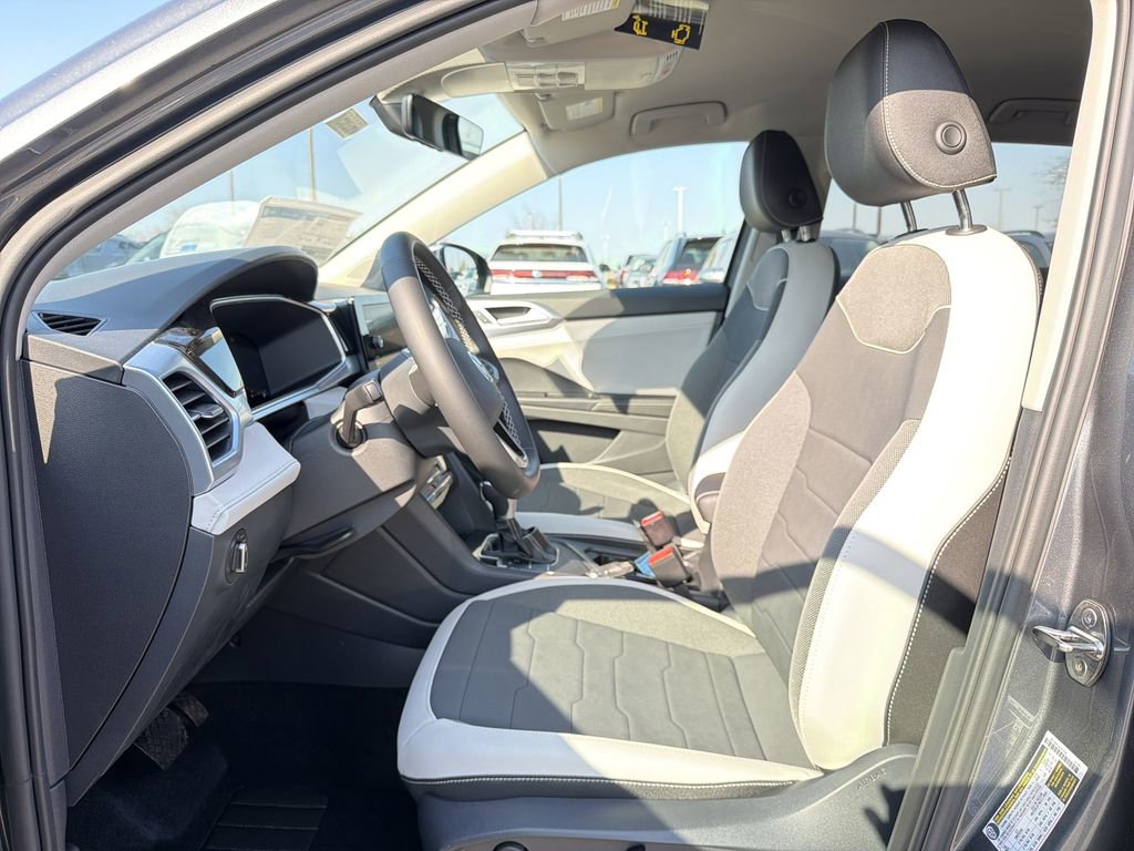 New 2026 Volkswagen Taos SE image 11