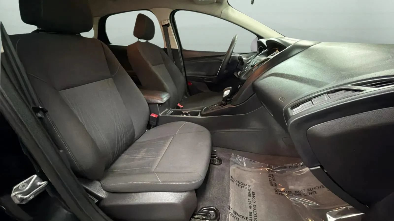 Used 2018 Ford Focus SE w/ SE Appearance Package FWD image 20