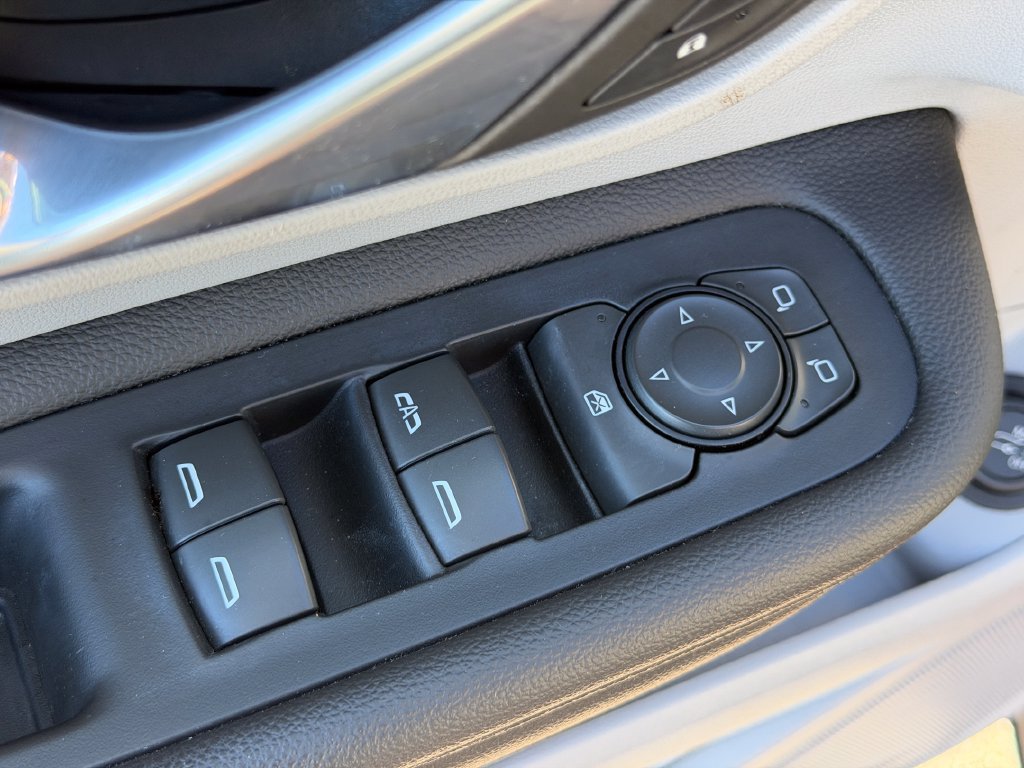 Used 2022 GMC Terrain SLE w/ Driver Convenience Package AWD/4WD image 19