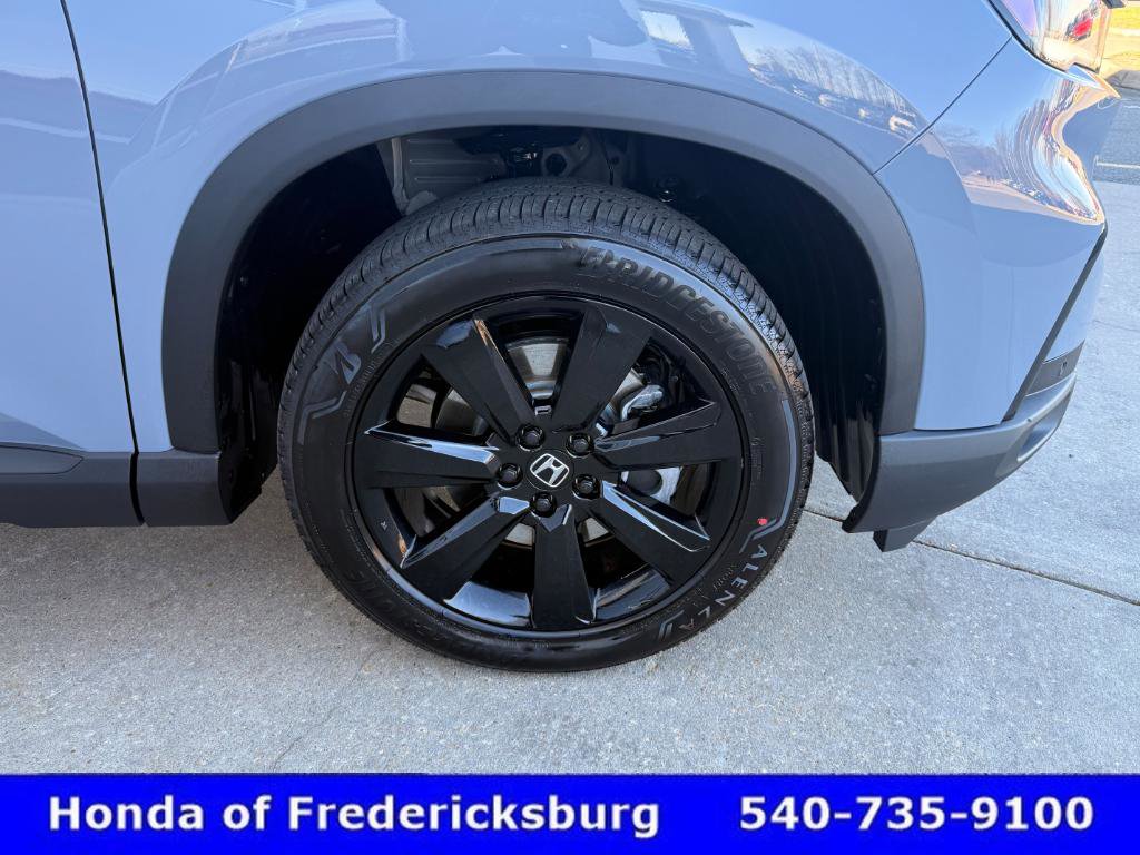 Certified 2025 Honda Pilot Black Edition image 5