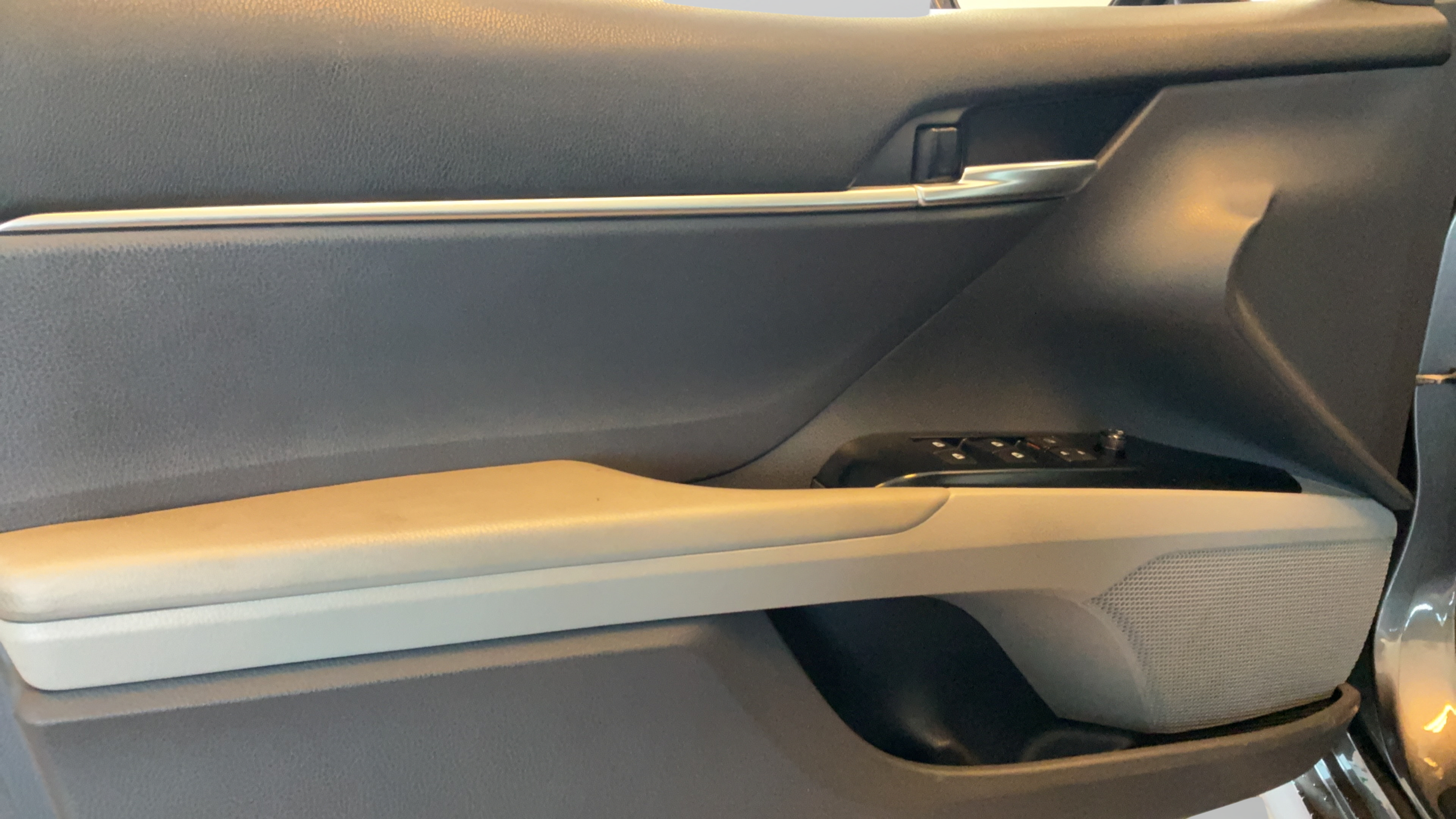 Used 2019 Toyota Camry LE FWD image 23