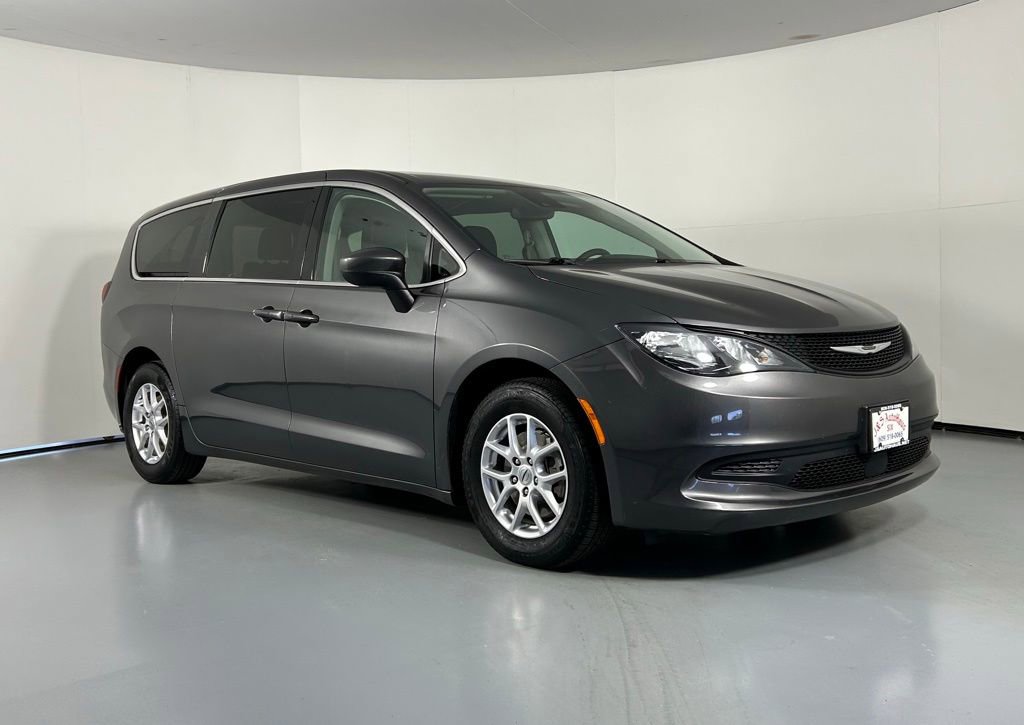Used 2023 Chrysler Voyager LX FWD image 1