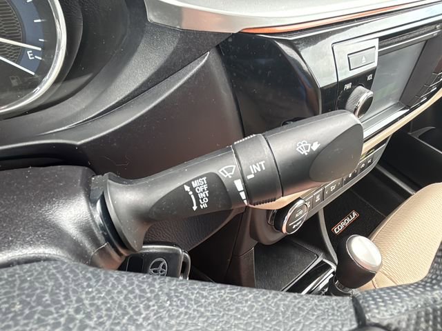 Used 2014 Toyota Corolla LE FWD image 18