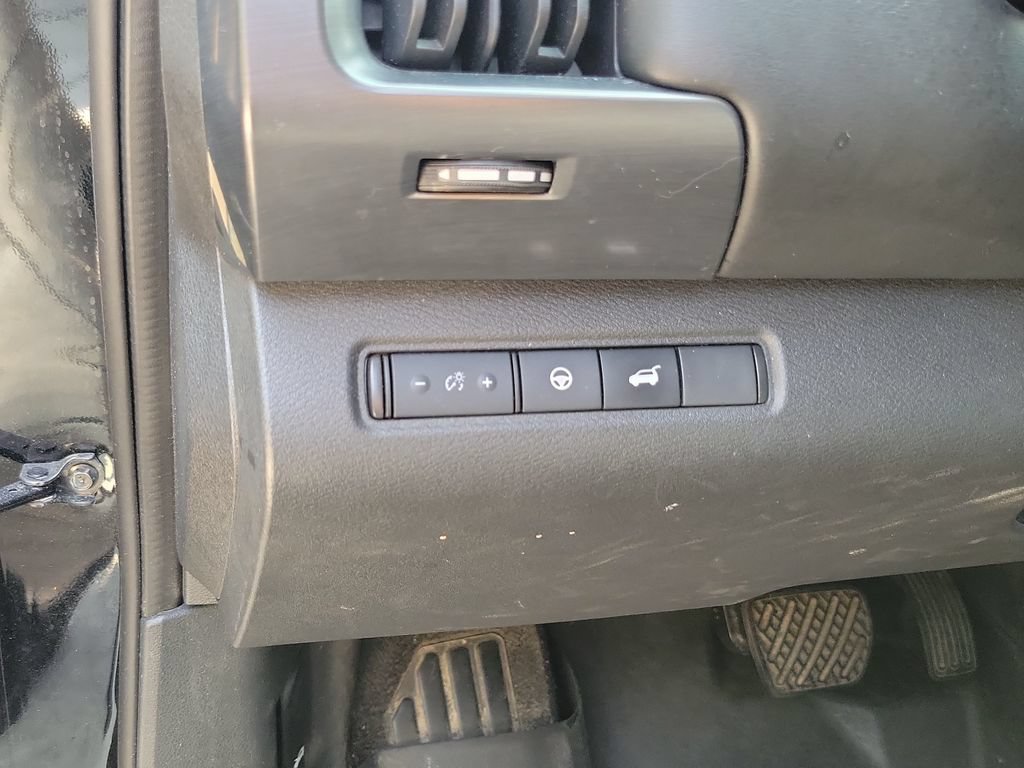 Used 2022 Nissan Pathfinder SL AWD/4WD image 17