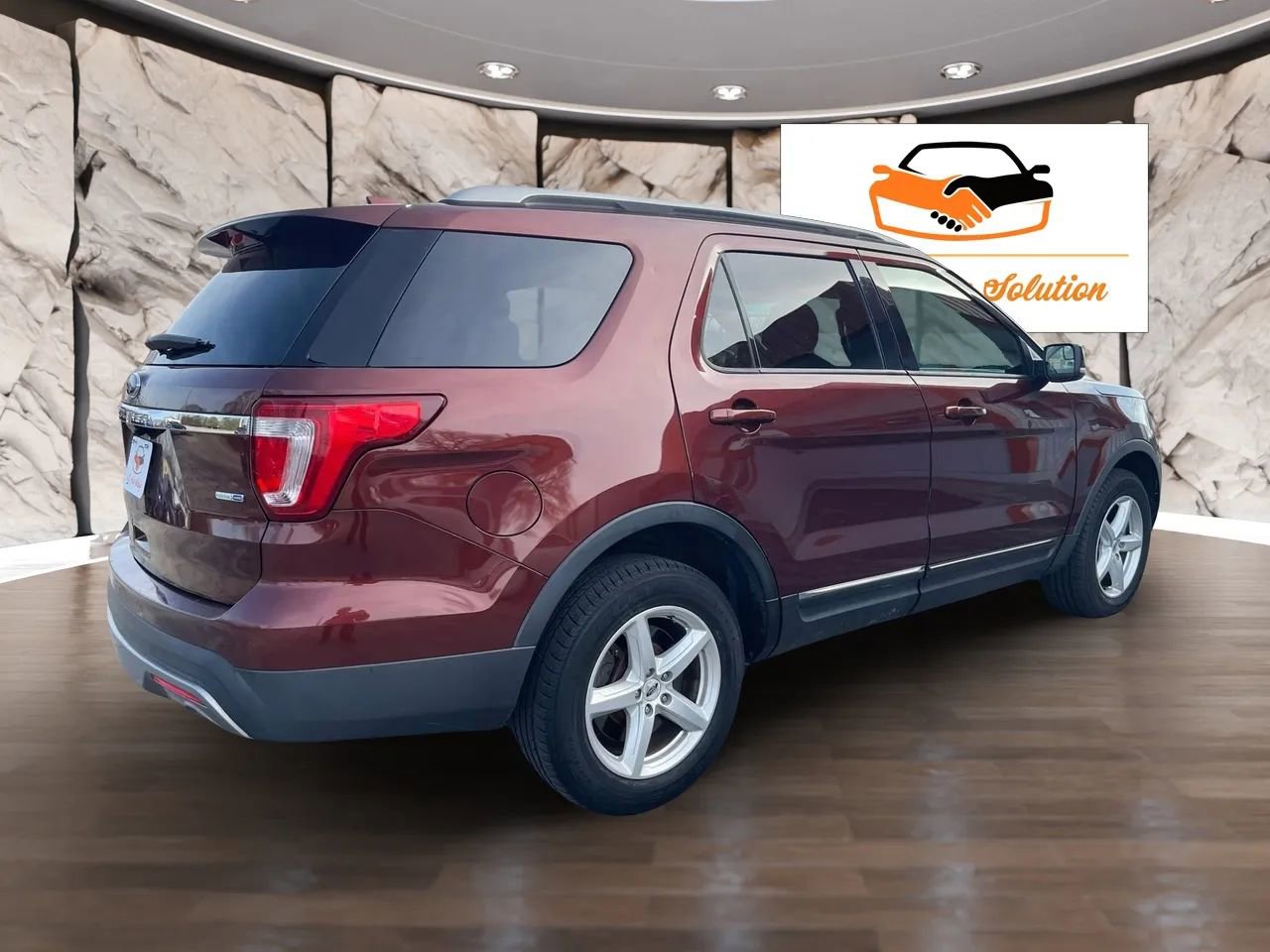 Used 2016 Ford Explorer XLT w/ Equipment Group 201A image 3