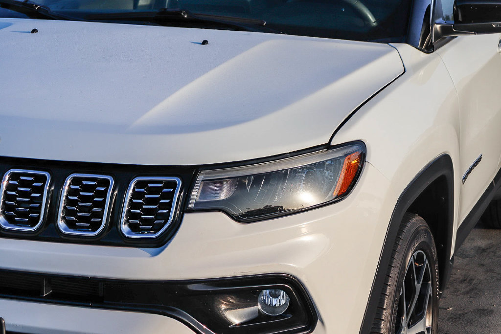 Used 2024 Jeep Compass Limited AWD/4WD image 5
