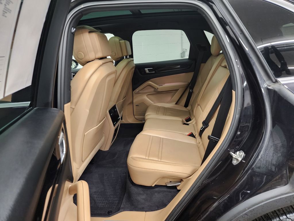 Used 2019 Porsche Cayenne AWD/4WD image 25