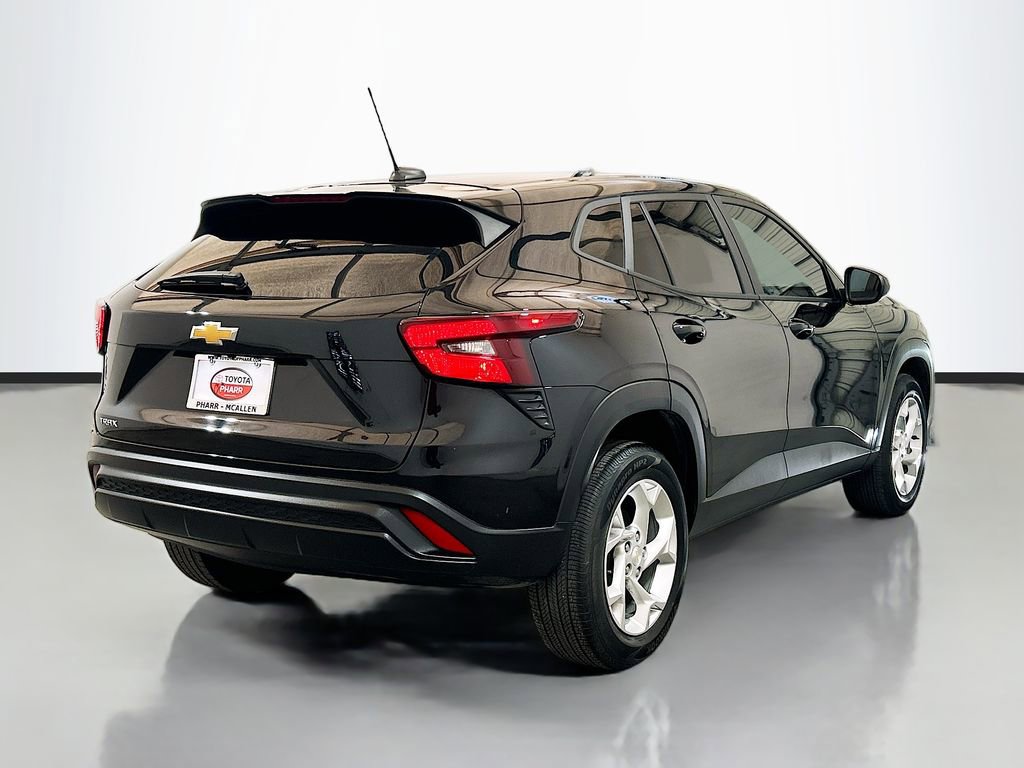 Used 2024 Chevrolet Trax LS w/ LS Convenience Package FWD image 4