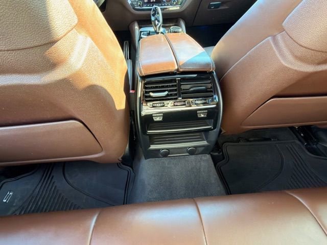 Used 2018 BMW M550i xDrive image 12