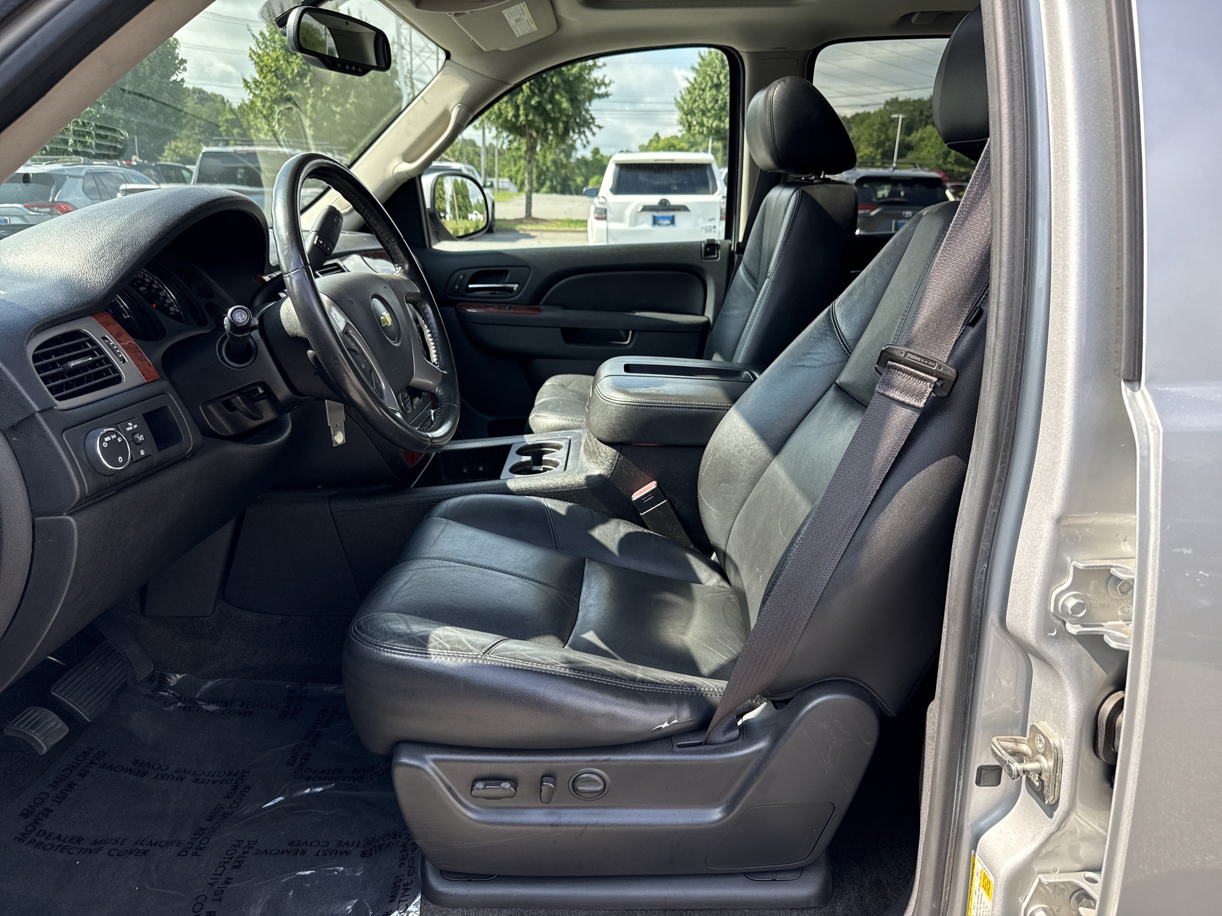 Used 2013 Chevrolet Tahoe LT w/ Luxury Package RWD image 16