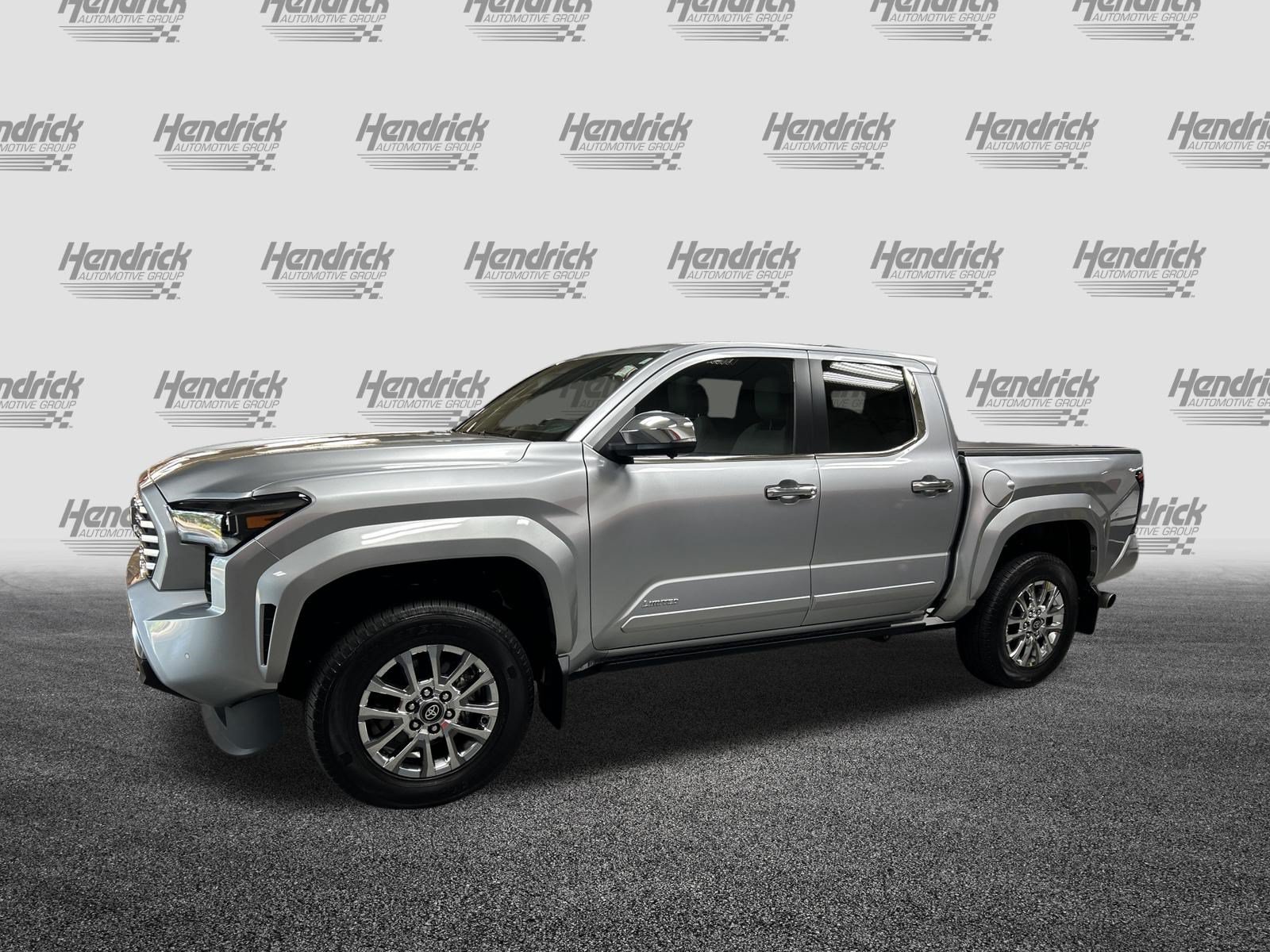 Used 2024 Toyota Tacoma Limited AWD/4WD image 7