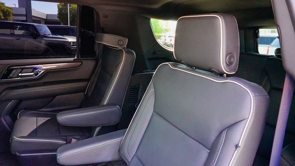 Used 2025 GMC Yukon XL Elevation AWD/4WD image 13
