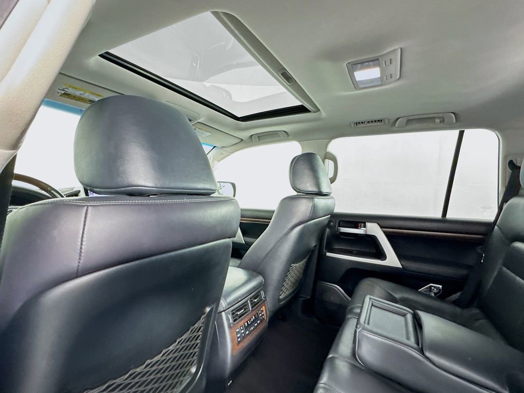 Used 2019 Toyota Land Cruiser image 18