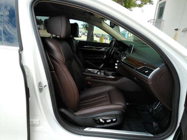 Used 2022 BMW 740i RWD image 19