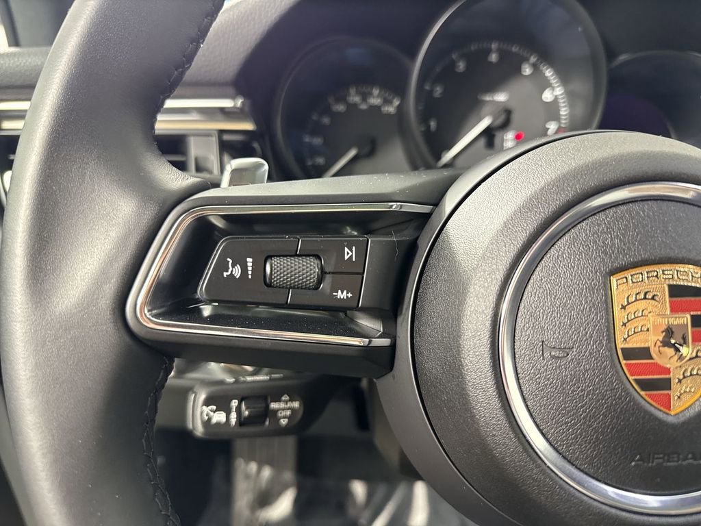 Certified 2025 Porsche Macan image 37