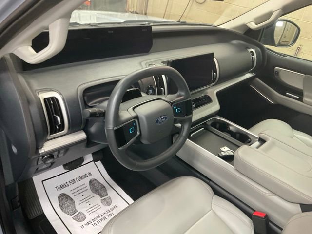 Used 2025 Ford Expedition Active AWD/4WD image 6