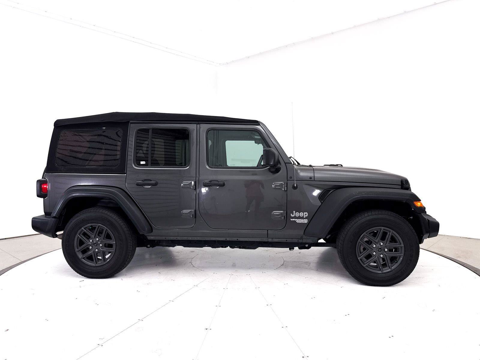 Used 2018 Jeep Wrangler Unlimited Sport AWD/4WD image 27