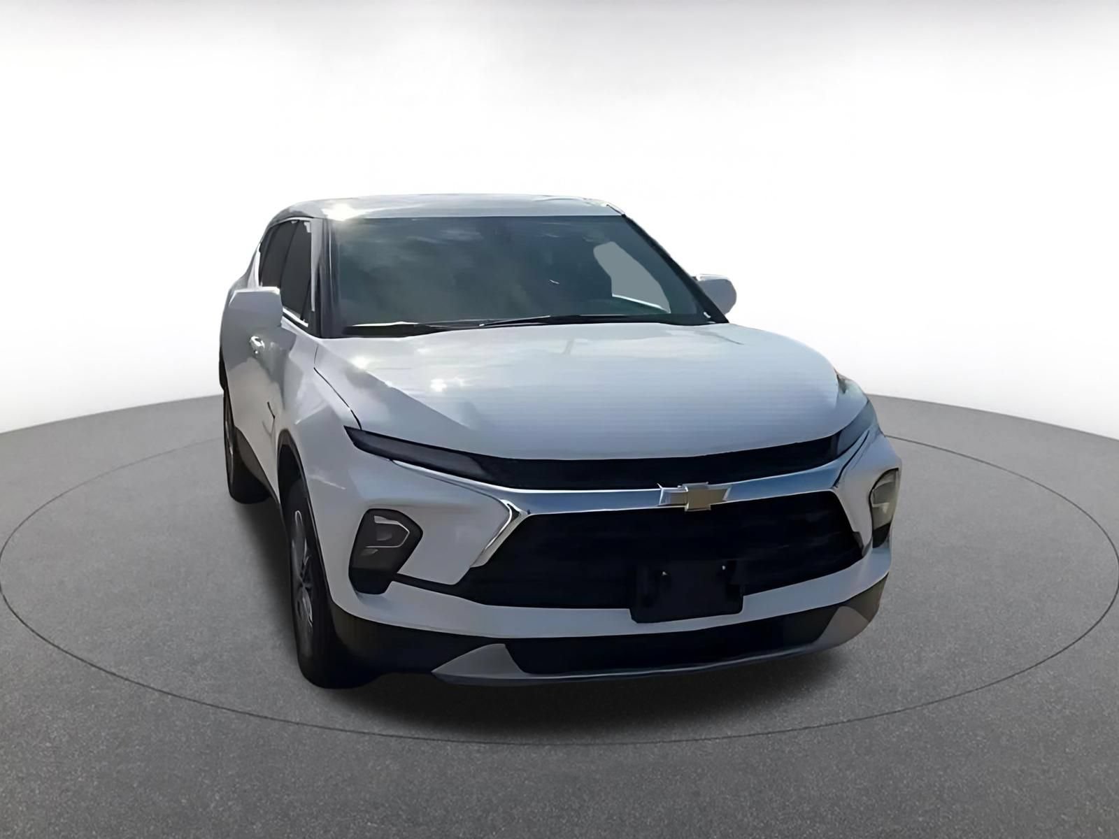 Used 2026 Chevrolet Blazer LT FWD image 3