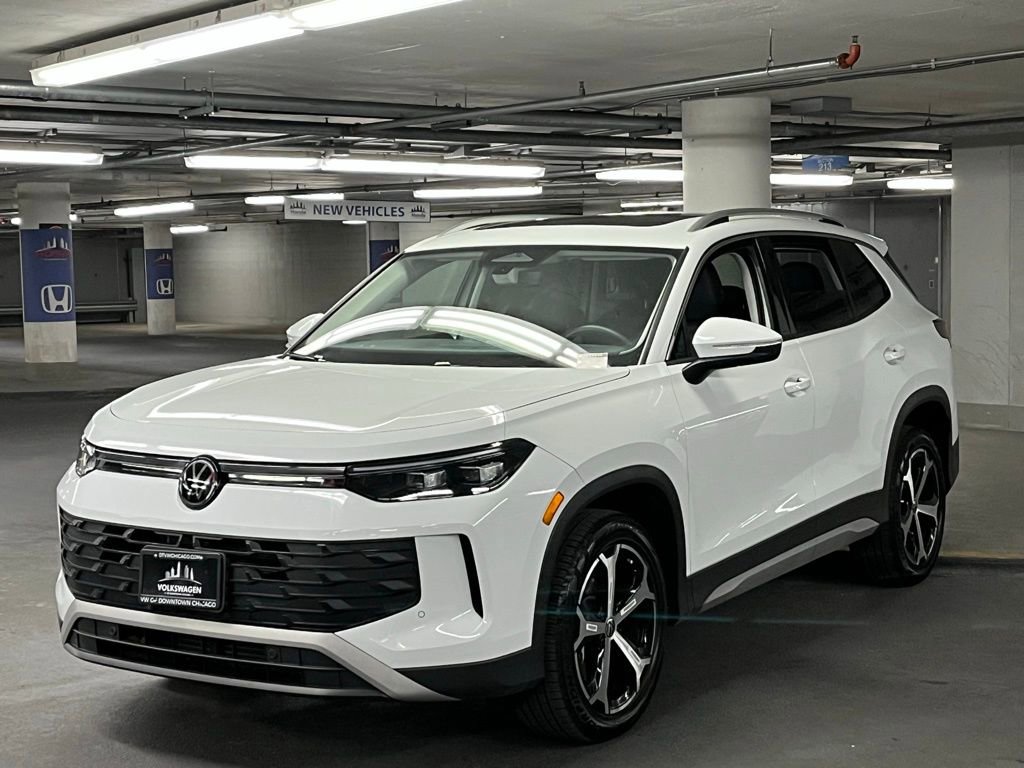 New 2025 Volkswagen Tiguan SE image 3