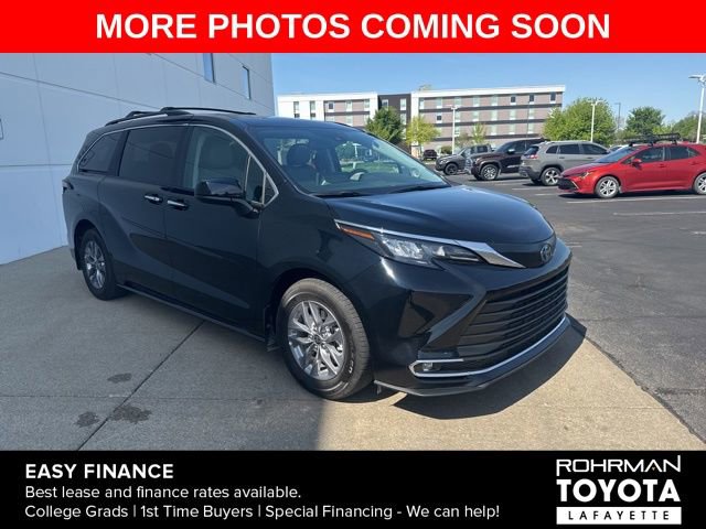 Used 2024 Toyota Sienna XLE w/ XLE Plus Package AWD/4WD image 3