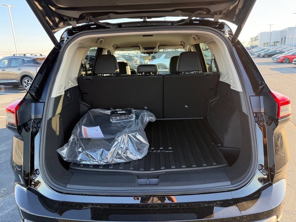 New 2026 Nissan Rogue SV AWD/4WD image 32