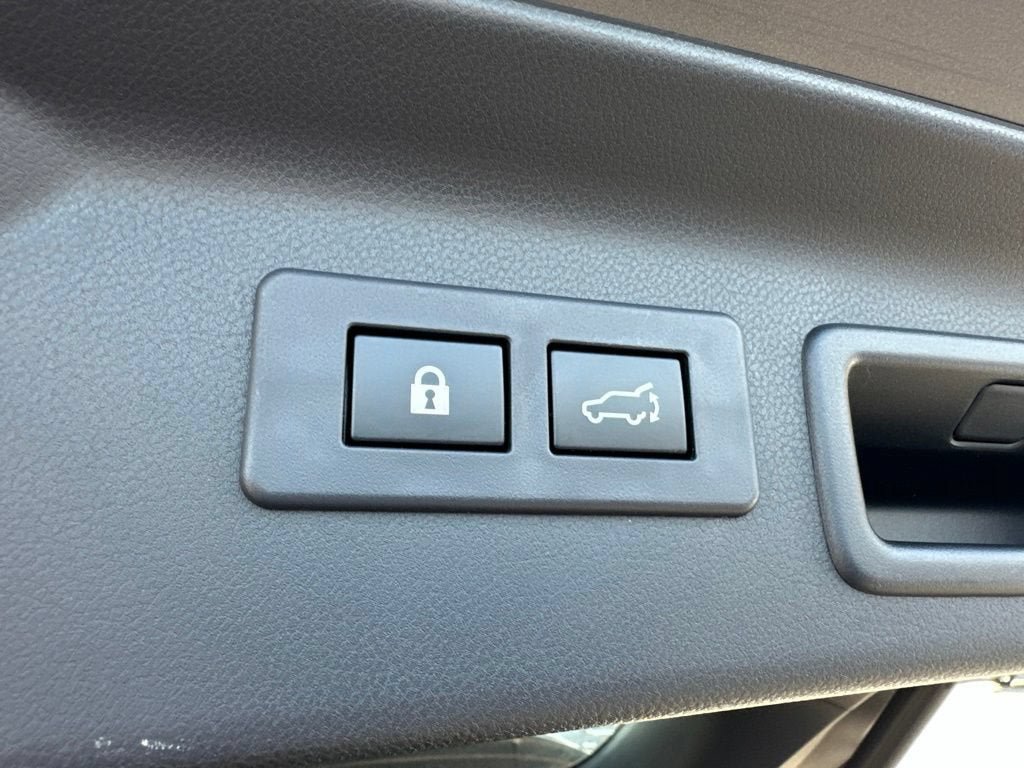 Used 2025 Subaru Forester Premium AWD/4WD image 10